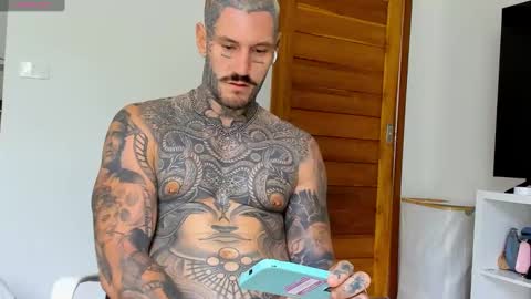 Snapshot of lucasexclusive chatting on October 7, 7:27 am lucasexclusive online show from October 7, 7:27 am