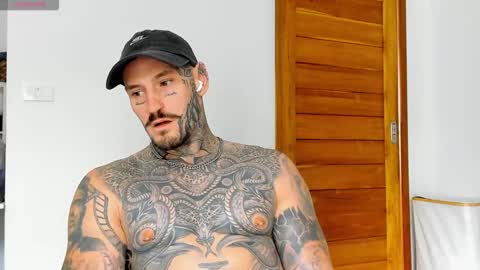 Snapshot of lucasexclusive chatting on October 22, 6:35 am lucasexclusive online show from October 22, 6:35 am