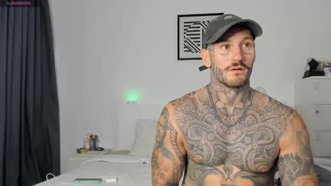 Snapshot of lucasexclusive chatting on November 5, 7:30 am lucasexclusive online show from November 5, 7:30 am