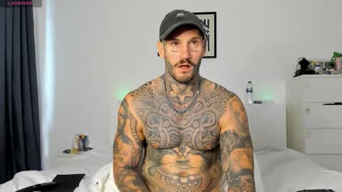 Snapshot of lucasexclusive chatting on November 6, 6:25 am lucasexclusive online show from November 6, 6:25 am