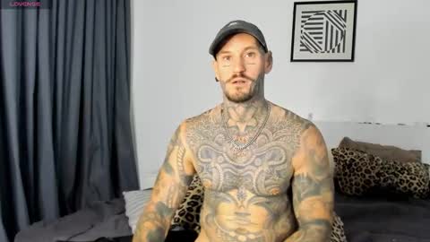 Snapshot of lucasexclusive chatting on November 24, 5:40 am lucasexclusive online show from November 24, 5:40 am