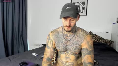 Snapshot of lucasexclusive chatting on November 25, 5:18 am lucasexclusive online show from November 25, 5:18 am