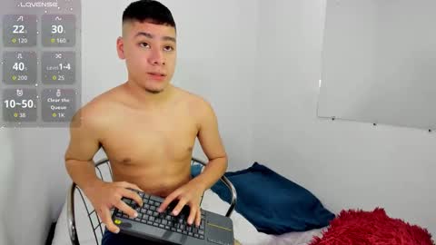 Snapshot of lucastorrez01 chatting on February 18, 6:37 pm LUCAS TORREZ online show from February 18, 6:37 pm