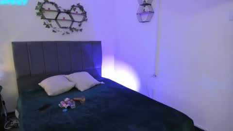 Snapshot of lucerop_ chatting on December 14, 3:23 am Lucero online show from December 14, 3:23 am