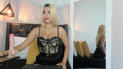 Snapshot of lucia_rios chatting on October 5, 1:31 pm Lucia online show from October 5, 1:31 pm
