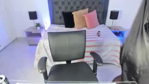 Snapshot of lucia_rosee chatting on November 8, 4:23 am Lucia online show from November 8, 4:23 am