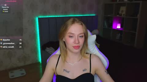 Snapshot of lucia_wiwi chatting on June 3, 8:47 pm lucia_wiwi online show from June 3, 8:47 pm