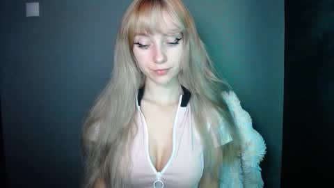 Snapshot of luciacam20 chatting on November 10, 8:19 pm Lucy online show from November 10, 8:19 pm