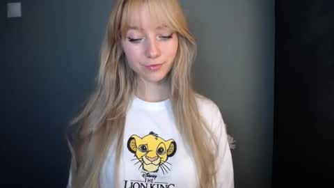 Snapshot of luciacam20 chatting on November 14, 8:07 pm Lucy online show from November 14, 8:07 pm