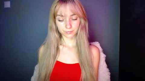 Snapshot of luciacam20 chatting on November 15, 8:27 pm Lucy online show from November 15, 8:27 pm