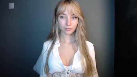 Snapshot of luciacam20 chatting on November 17, 7:30 pm Lucy online show from November 17, 7:30 pm