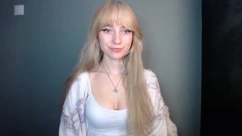 Snapshot of luciacam20 chatting on November 18, 7:40 pm Lucy online show from November 18, 7:40 pm