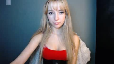 Snapshot of luciacam20 chatting on November 21, 1:32 pm Lucy online show from November 21, 1:32 pm