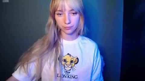 Snapshot of luciacam20 chatting on November 22, 9:03 pm Lucy online show from November 22, 9:03 pm