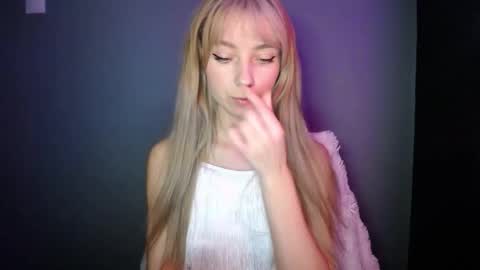 Snapshot of luciacam20 chatting on November 28, 1:36 pm Lucy online show from November 28, 1:36 pm