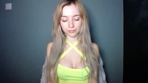 Snapshot of luciacam20 chatting on December 15, 1:26 pm Lucy online show from December 15, 1:26 pm