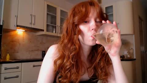 Snapshot of luciacoy chatting on December 14, 4:31 pm Lucia online show from December 14, 4:31 pm