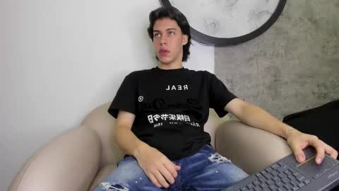 Snapshot of lucian_greyy chatting on October 4, 3:48 am lucian_greyy online show from October 4, 3:48 am