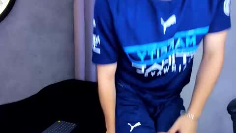 Snapshot of lucian_greyy chatting on October 5, 4:33 am lucian_greyy online show from October 5, 4:33 am