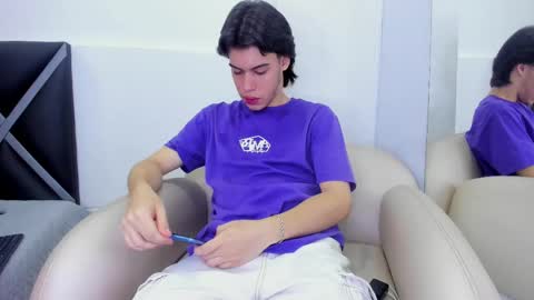 Snapshot of lucian_greyy chatting on October 7, 3:58 am lucian_greyy online show from October 7, 3:58 am