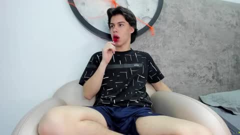 Snapshot of lucian_greyy chatting on October 14, 4:02 am lucian_greyy online show from October 14, 4:02 am