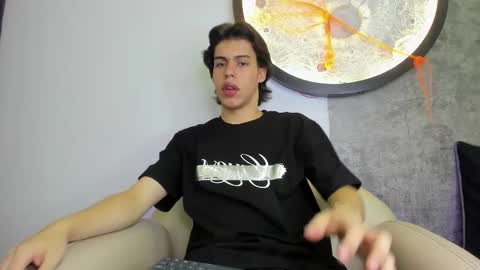 Snapshot of lucian_greyy chatting on October 19, 3:51 am lucian_greyy online show from October 19, 3:51 am
