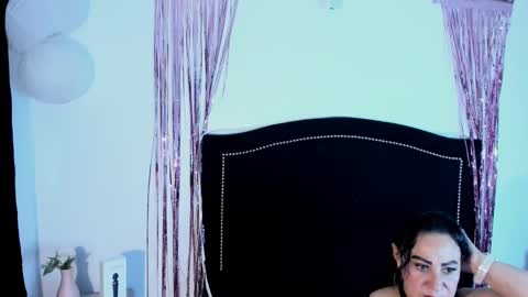 Snapshot of lucianablackwell chatting on November 10, 2:27 pm lucianablackwell online show from November 10, 2:27 pm