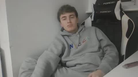 Snapshot of luciancrowe chatting on January 30, 1:55 am Lucian online show from January 30, 1:55 am