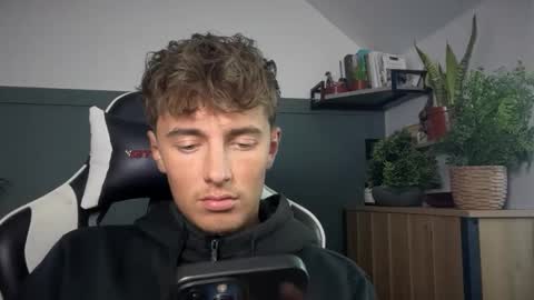 Snapshot of luciancrowe chatting on September 21, 4:41 pm Lucian online show from September 21, 4:41 pm