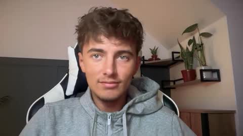 Snapshot of luciancrowe chatting on September 22, 7:49 pm Lucian online show from September 22, 7:49 pm