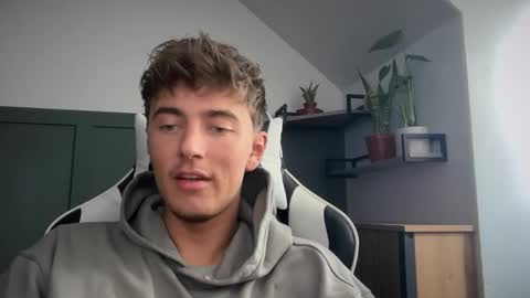 Snapshot of luciancrowe chatting on September 23, 2:09 pm Lucian online show from September 23, 2:09 pm