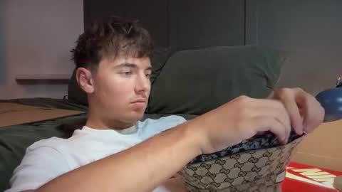 Snapshot of luciancrowe chatting on September 26, 1:53 am Lucian online show from September 26, 1:53 am