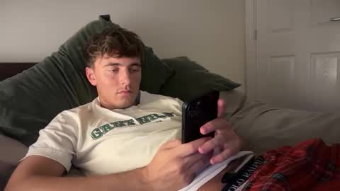 Snapshot of luciancrowe chatting on October 1, 9:32 pm Lucian online show from October 1, 9:32 pm