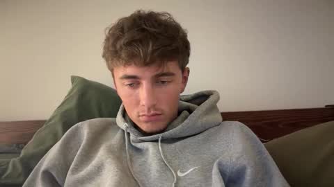 Snapshot of luciancrowe chatting on October 15, 5:13 pm Lucian online show from October 15, 5:13 pm