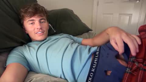 Snapshot of luciancrowe chatting on October 16, 7:04 pm Lucian online show from October 16, 7:04 pm