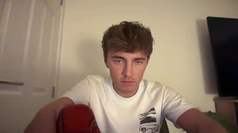 Snapshot of luciancrowe chatting on November 7, 6:19 pm Lucian online show from November 7, 6:19 pm