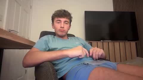 Snapshot of luciancrowe chatting on November 10, 12:31 am Lucian online show from November 10, 12:31 am