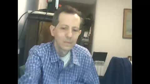 Snapshot of lucianoaxel chatting on January 8, 2:25 am Luciano online show from January 8, 2:25 am