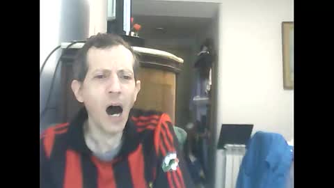 Snapshot of lucianoaxel chatting on February 21, 3:07 am Luciano online show from February 21, 3:07 am