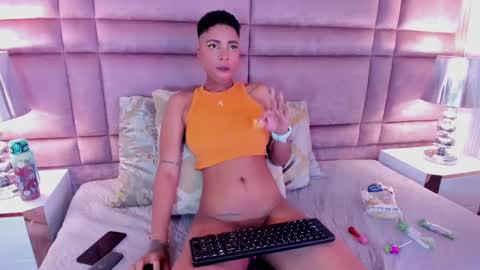 Snapshot of luciawallace chatting on February 13, 11:15 pm lucia wallace online show from February 13, 11:15 pm