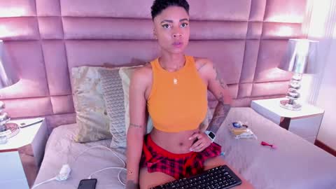 Snapshot of luciawallace chatting on February 14, 2:50 am lucia wallace online show from February 14, 2:50 am