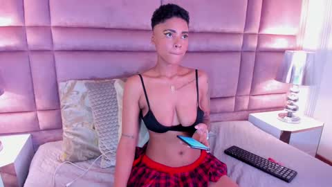 Snapshot of luciawallace chatting on February 14, 6:23 am lucia wallace online show from February 14, 6:23 am