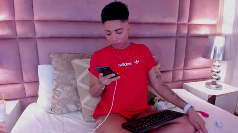 Snapshot of luciawallace chatting on February 21, 2:50 am lucia wallace online show from February 21, 2:50 am