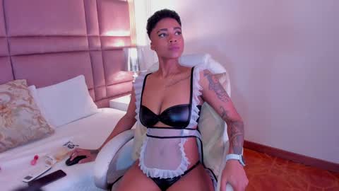 Snapshot of luciawallace chatting on March 7, 12:15 am lucia wallace online show from March 7, 12:15 am