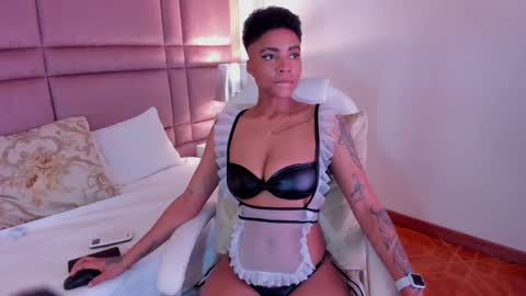 Snapshot of luciawallace chatting on March 7, 3:19 am lucia wallace online show from March 7, 3:19 am