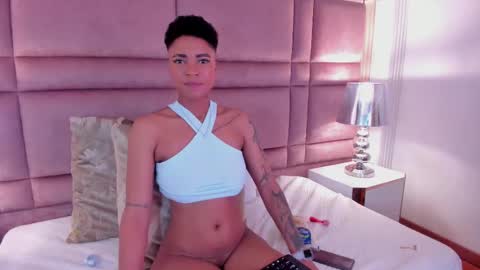 Snapshot of luciawallace chatting on March 7, 11:27 pm lucia wallace online show from March 7, 11:27 pm