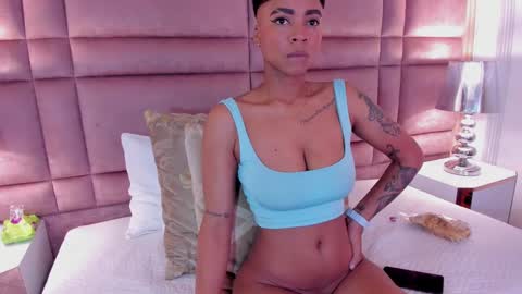 Snapshot of luciawallace chatting on March 8, 11:18 pm lucia wallace online show from March 8, 11:18 pm