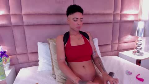 Snapshot of luciawallace chatting on March 10, 11:27 pm lucia wallace online show from March 10, 11:27 pm