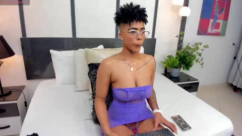 Snapshot of luciawallace chatting on January 8, 12:57 am lucia wallace online show from January 8, 12:57 am