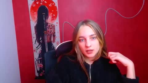 Lucie online show from November 19, 8:31 pm